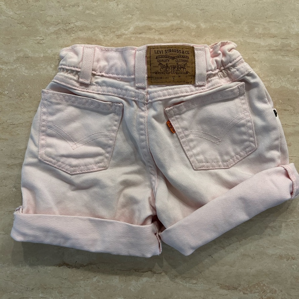 Sold out 🫶🏼 Vintage Levis size 6 cut off distressed shorts - Picture 10 of 12